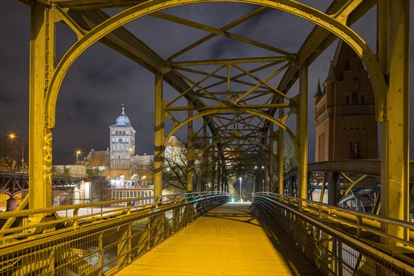 Lift bridge