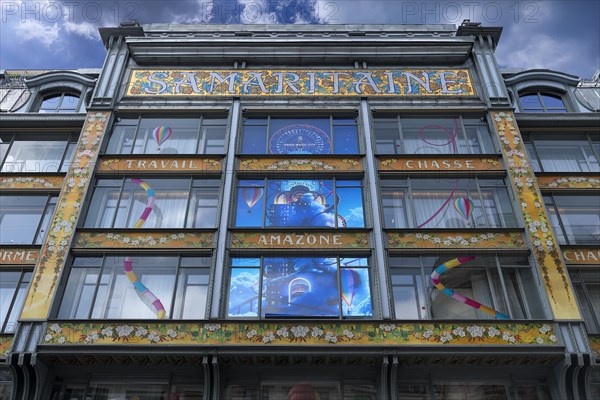 Facade of the exclusive department stores' Samaritaine