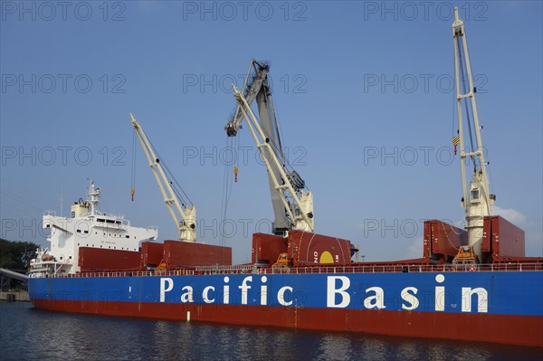 Pacific Basin bulk carrier docked at SEA-invest