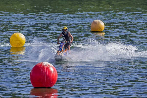 Jet ski