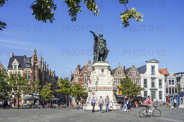 The statue of Jacob Van Artevelde at the Friday Market