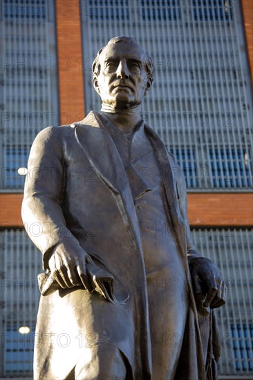 The Duke of Wellington Monument by sculptor Matthew Noble shows one of England's most famous military leaders. Picadilly