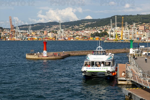 Mar de Ons ferry boat waterfront area quayside ferry terminal Peirao Muelle de Cies