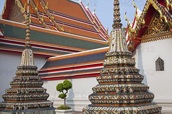 Decorated stupas