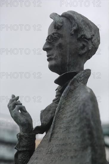 A side view of the the William Butler Yeats statue done by Rowan Gillespie in honour of Ireland's most famous poet. Sligo