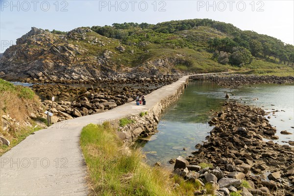 Dam breakwater between islands