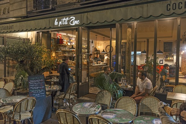 Cafe Le P'tit Zinc open in the evening