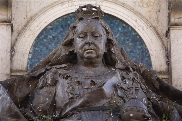 Monument to Queen Victoria by Edward Onslow Ford