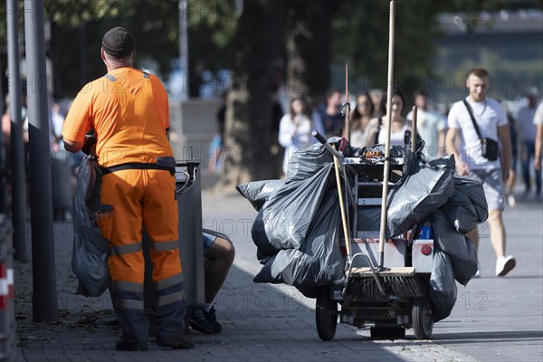 Employee of the refuse collection