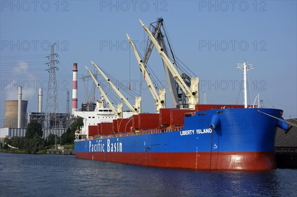 Pacific Basin bulk carrier docked at SEA-invest