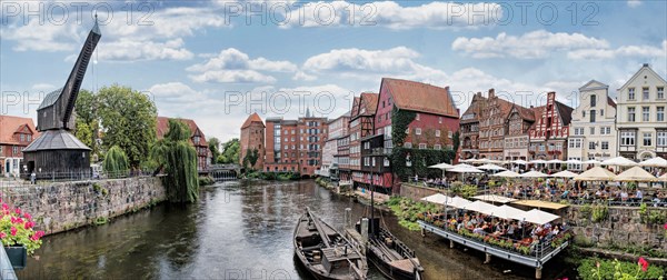 The historic harbour district at the Stintmarkt