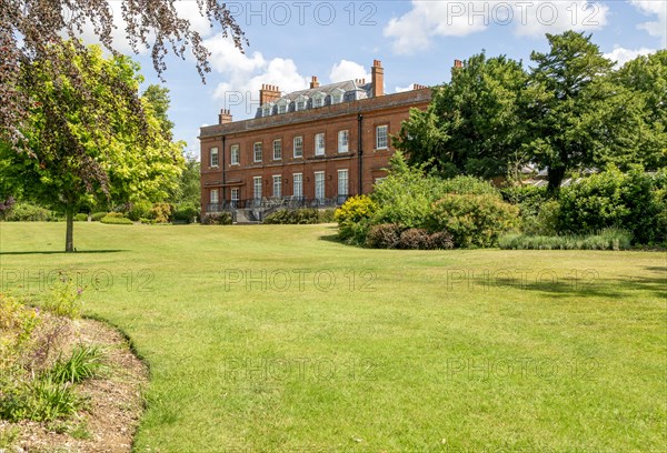 Red brick Georgian house