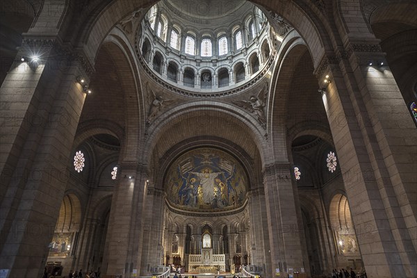 Chancel and dome of the Basilica Sacre-Coeur
