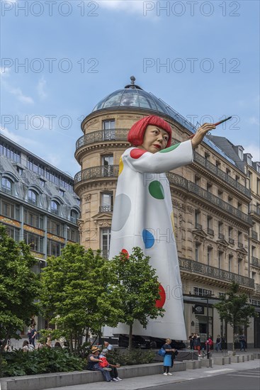 Gigantic figure by the Japanese artist Yayoi Kusama