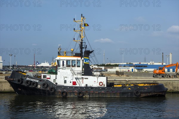 Tugboat in the port of Ghent