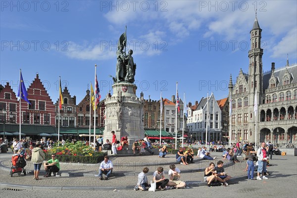 Statue of Jan Breydel and Pieter De Coninck and tourists at the Market square