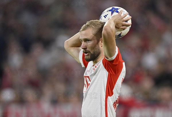 Throw-in action Konrad Laimer FC Bayern Munich FCB