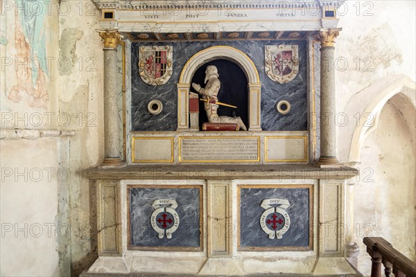 Tomb memorial monument to John Brewse died 1585