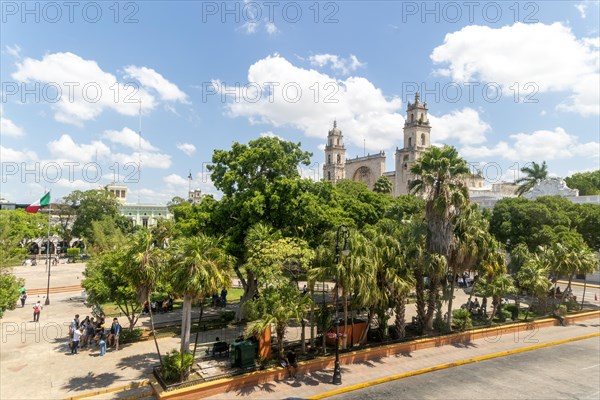 Raised view of cathedral church over Plaza Grande in city centre
