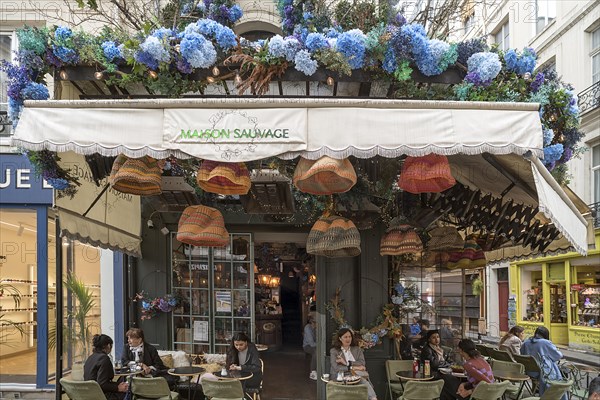 Artificial flower decorations and coffee caps above the Bistro Maison Sauvage