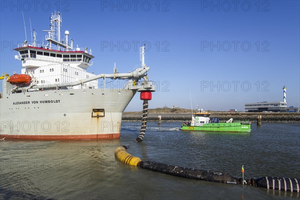 Trailing suction hopper dredger Alexander von Humboldt and offshore maintenance & service vessel Arista in the port of Ostend