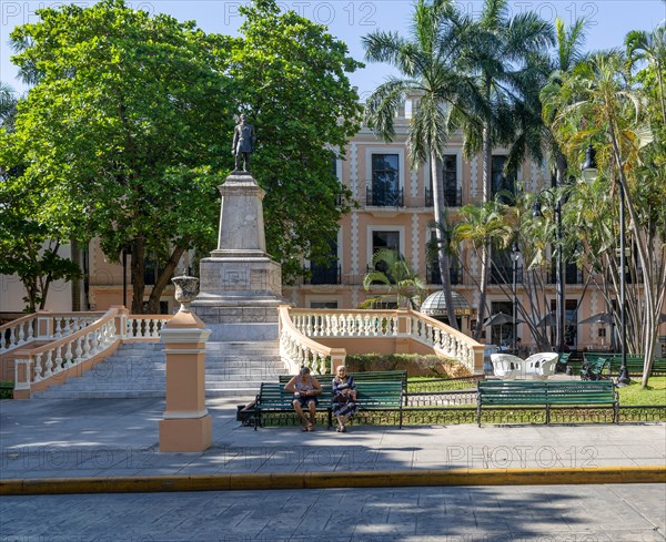 Statue of General Manuel Cepeda Peraza