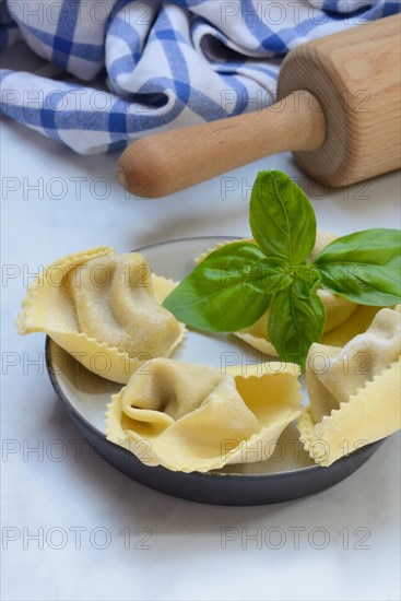 Freshly prepared tortelloni in shell