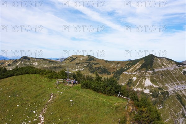 Drone image of the summit cross on the Pitscherberg with a view of the Osterhorn