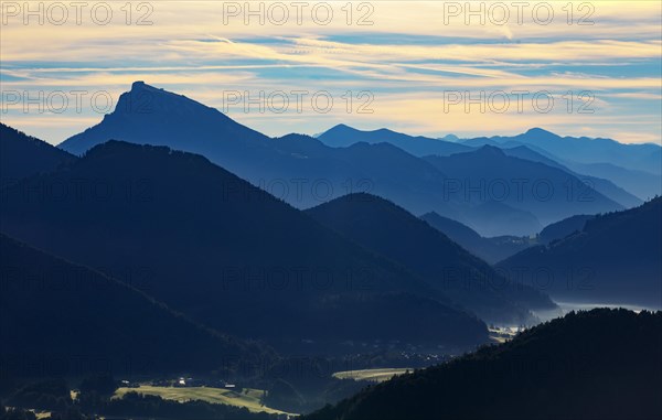 Sunrise on the Gurlspitze with view to the Schafberg