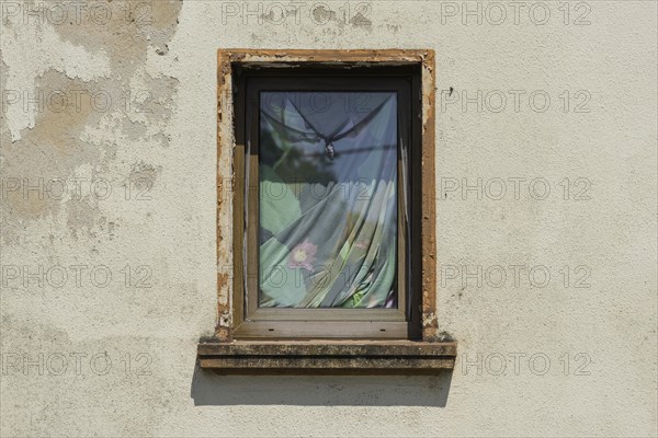 Ailing window