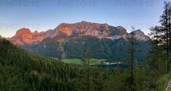 Sunrise at the peaks of the horse-rider Alm in the Berchtesgaden National Park