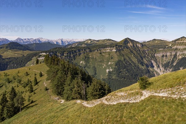 Hiking trail to the summit of the Wieslerhorn with a view of the Postalm