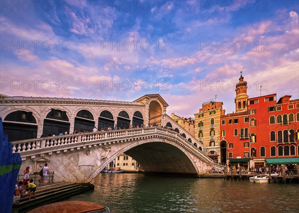 Sunset view of famous bridge of Rialto or ponte di Rialto over Grand Canal