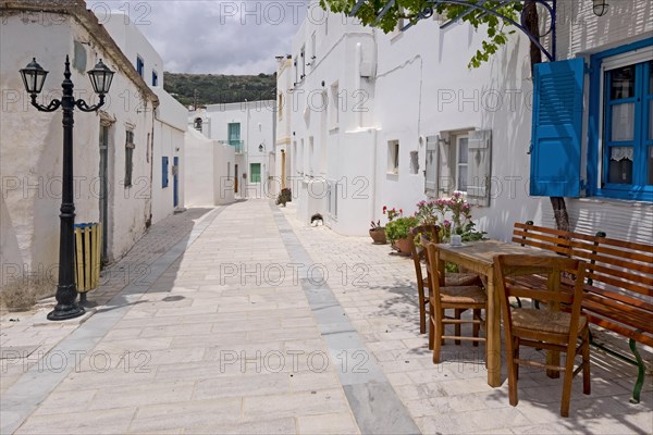 Alley in the mountain village of Lefkes