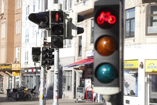 Traffic lights for pedestrians and bicycles