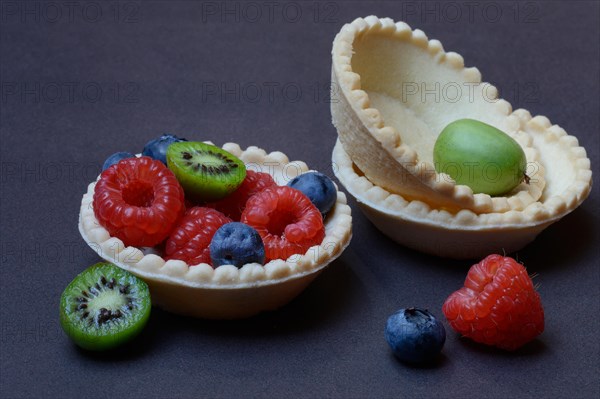 Fruit in tartlet base