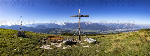 View from the summit of Schlenken to the Hagen Mountains and into the Salzach Valley