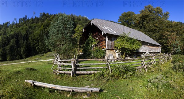 Alpine landscape with alpine hut on the way to Breitenberg