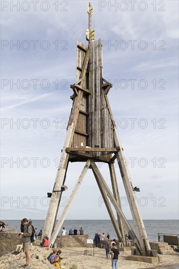 Tourists at the Kugelbake