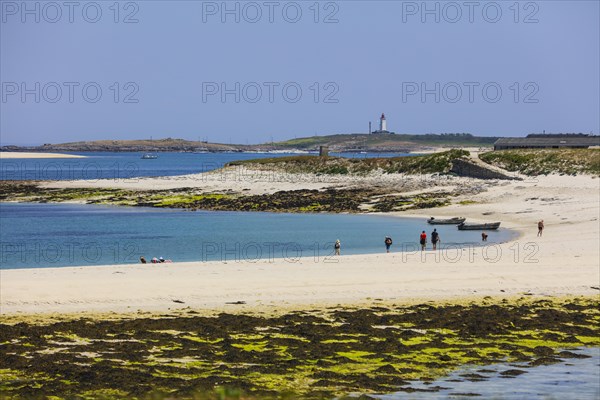 Sandy beach beach on the Ile Saint-Nicolas