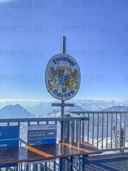 Border sign between the Tyrolean and Bavarian Zugspitzbahn