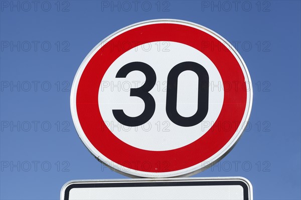 Traffic sign Maximum permitted speed 30 kilometres per hour