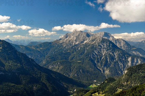 View in autumn from the summit of the Hochkranz to the Loferer Steinberge