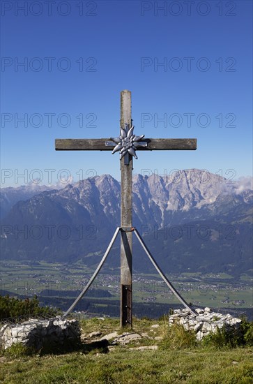 View from the summit of Schlenken to the Hagen Mountains and into the Salzach Valley