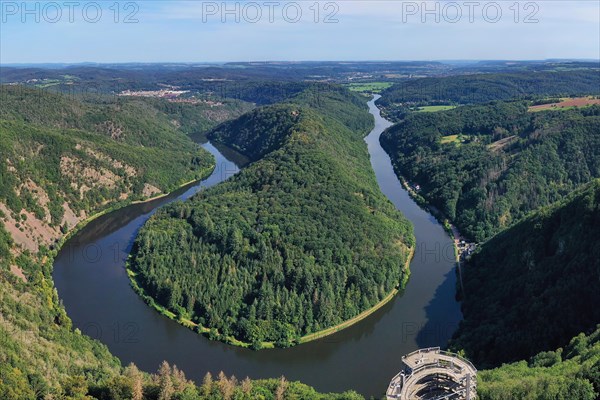 Aerial view of the Saar Loop. The Saar winds through the valley and is surrounded by green forests. Orscholz