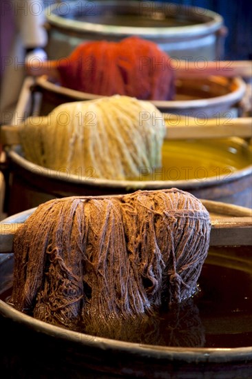 Carpet yarn dyeing