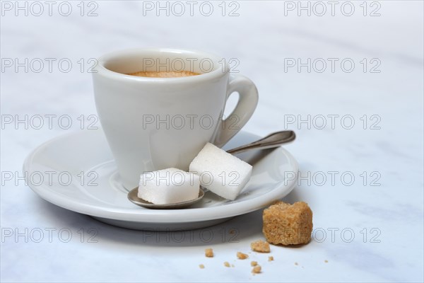 Espresso cup with white and brown sugar cubes