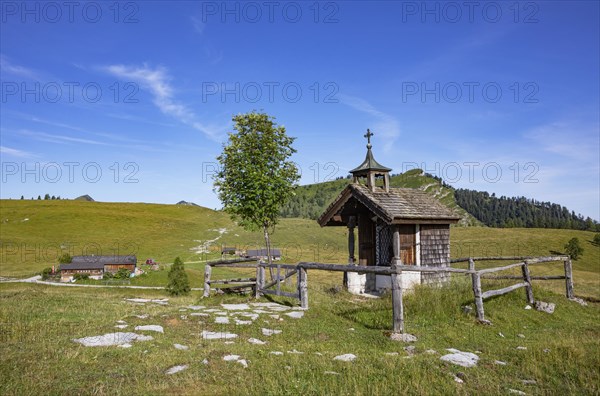 Chapel on the Postalm with a view of the Wieslerhorn