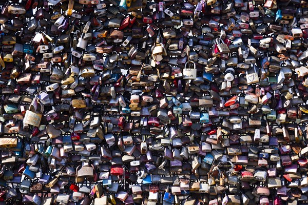 Large quantities of so-called love locks on the Hohenzoller Bridge in Cologne