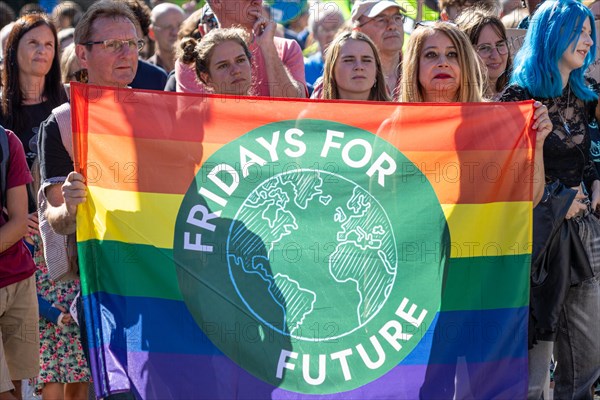 Numerous people gathered at the Opernplatz in Frankfurt am Main in front of the Alte Oper on 15.09.2023. With more than 200 demonstrations and rallies all over Germany